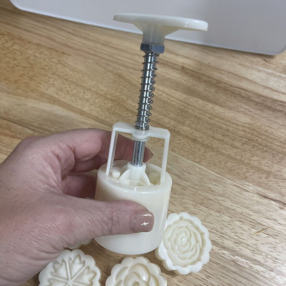 Set Of 4 Round & Square Mold Bath Bomb/shower Steamer Hand Press Or Cookie Press - Picture 6 of 12